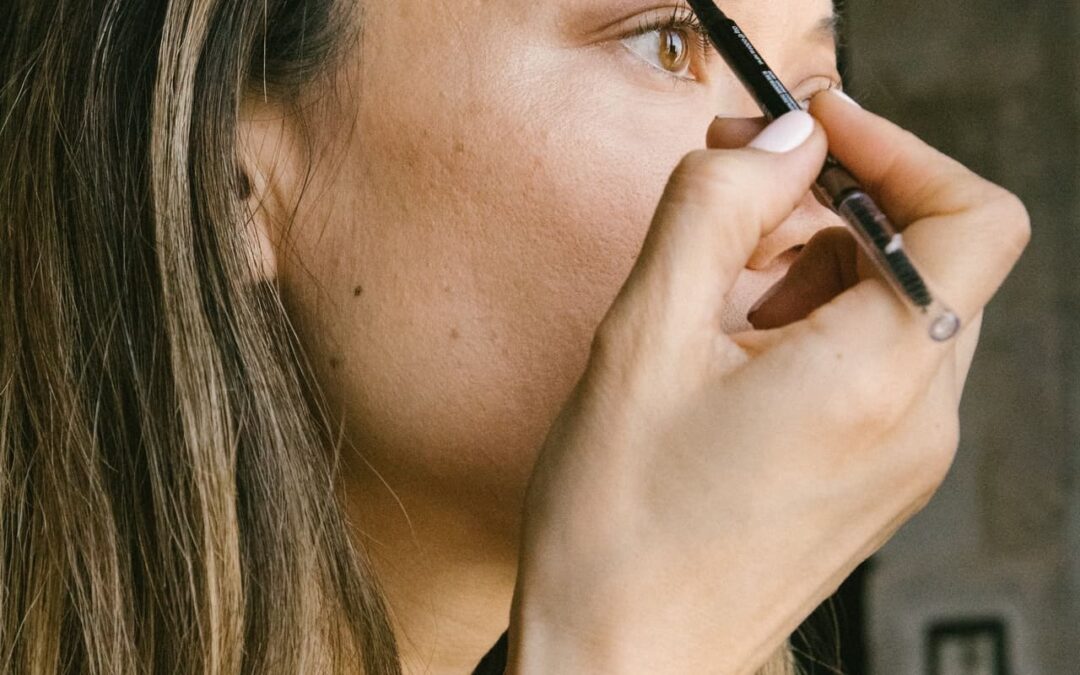 Quels sont les bons gestes pour des sourcils parfaitement maquillés ?