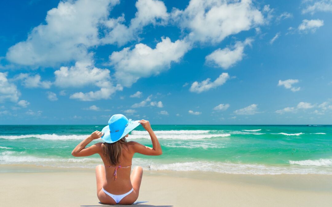 Le bikini string, la tendance de l&rsquo;été 2024 qui séduit les plages du monde entier