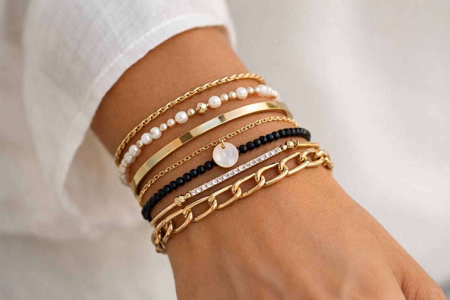 découvrez comment maîtriser la tendance layering pour accumuler vos bijoux avec style et élégance. astuces et conseils pour créer un look harmonieux et tendance.